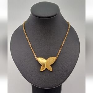 Vintage  Amway Gold Tone Solid & Textured Butterfly Pendant Chain Necklace
